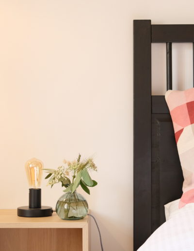 Détail de la table de chevet de la chambre Etna